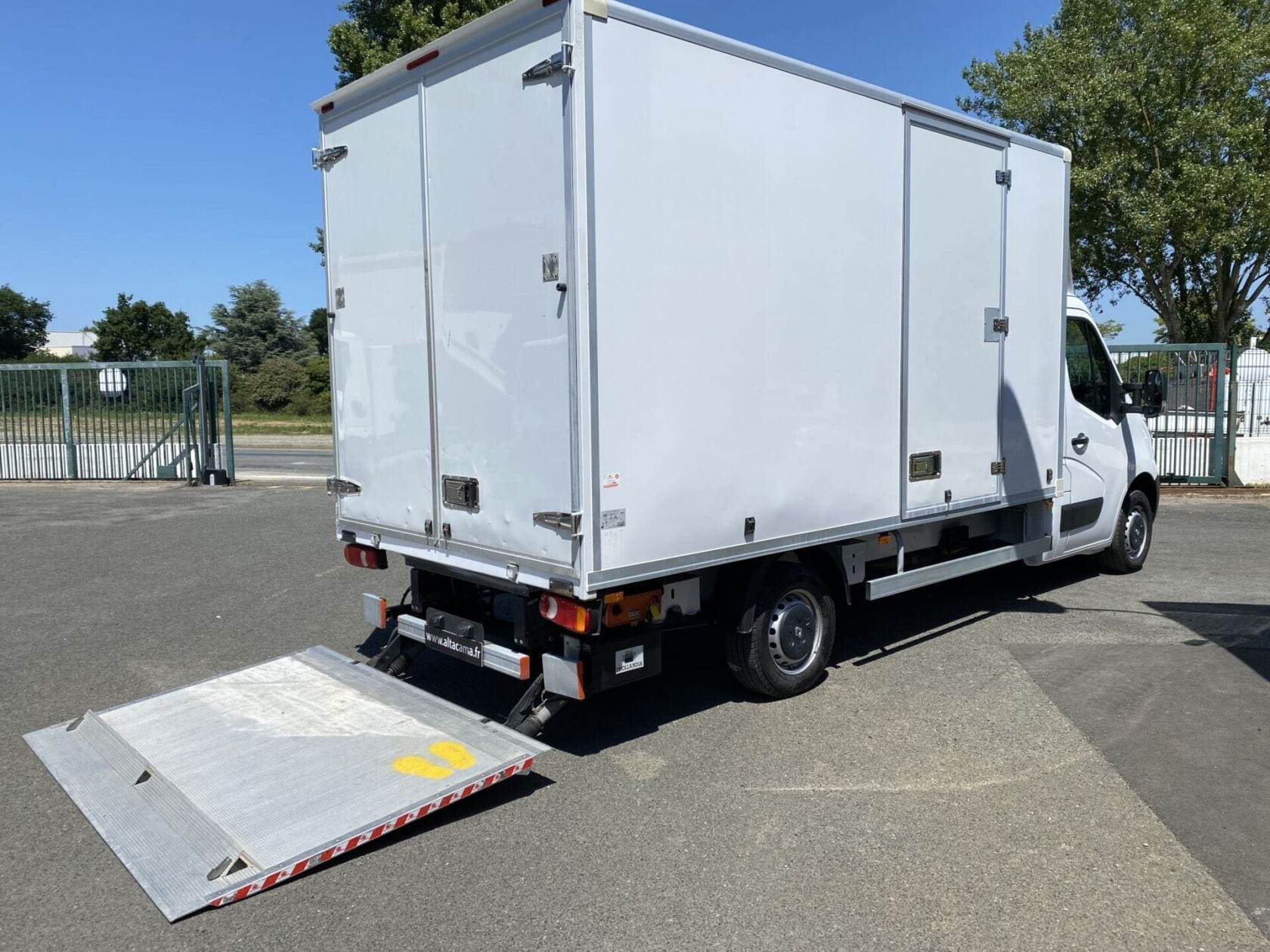 RENAULT MASTER 130CV FOURGON 20m3 HAYON ELEVATEUR PORTE LATERALE RENAULT MASTER 130CV FOURGON